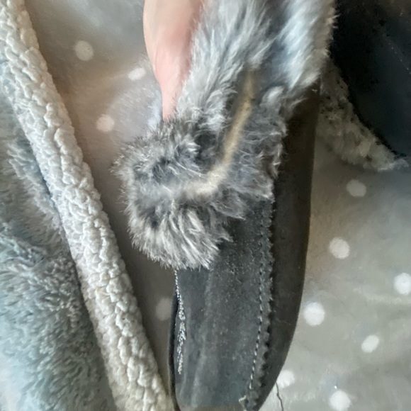 Manitoba Mukluks Size 8/9 slippers - Picture 5 of 9